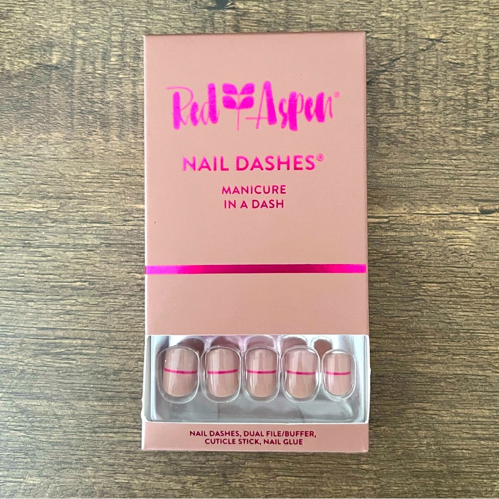 Red Aspen Press On Nails 💅🏽 Lynnell’s Hot Line 🩷
